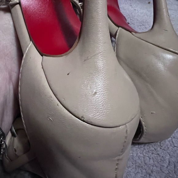 CHRISTIAN LOUBOUTIN
Leather Studded Accents Sandals size 36 (6) - Picture 4 of 6